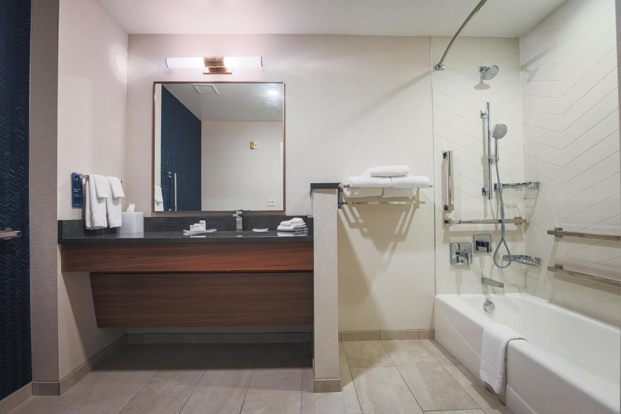 Fairfield Inn & Suites ماركيت المظهر الخارجي الصورة